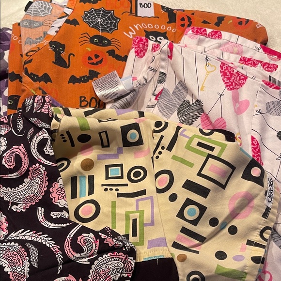 Colorful Patterned Scrub Tops Collection/S - Picture 2 of 3